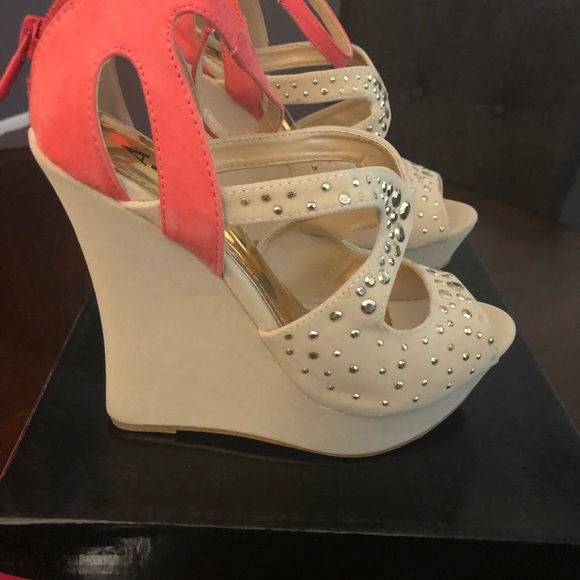 Wedge Sandals and the shirt (Bundle) - Picture 2 of 6